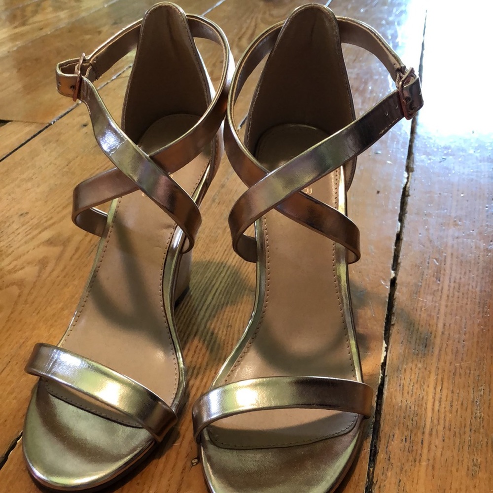 Gold strappy heels - Picture 7 of 10